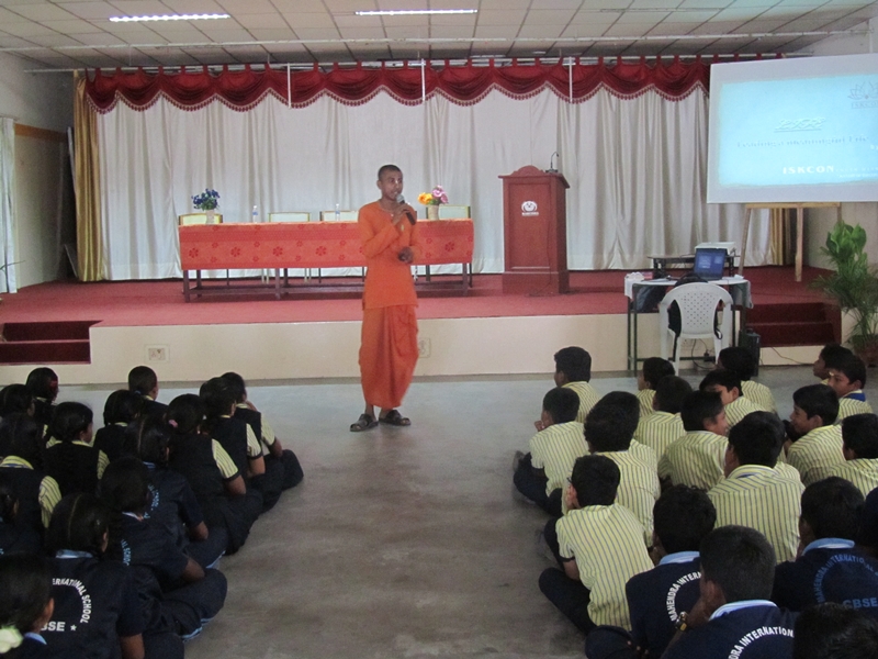 Iskcon%20Discourse%20for%20Students%20and%20%20Maths%20Expo%20Vist